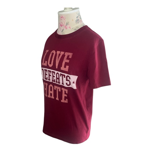 Art Class Burgundy Love Defeats Hate Tee - Picture 3 of 6